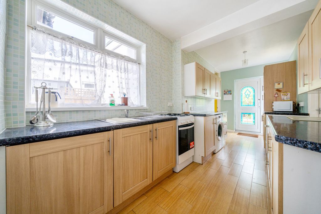 Property photo 3 of 14 Kitchen