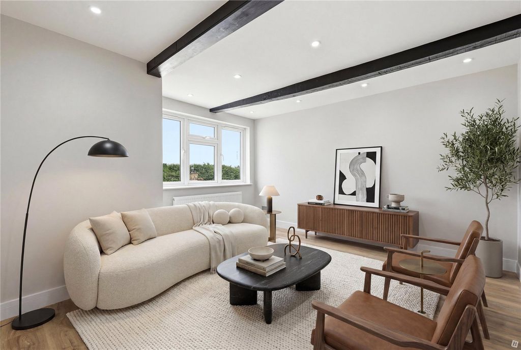 Property photo 1 of 10 Lounge