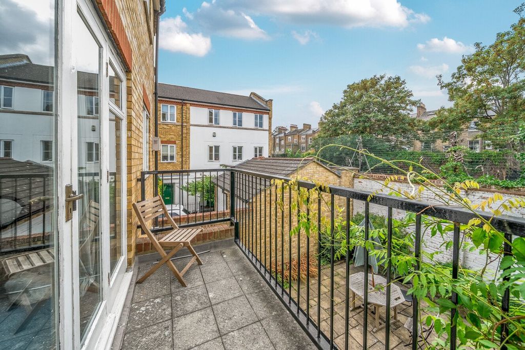 Property photo 3 of 20 Picture No. 24