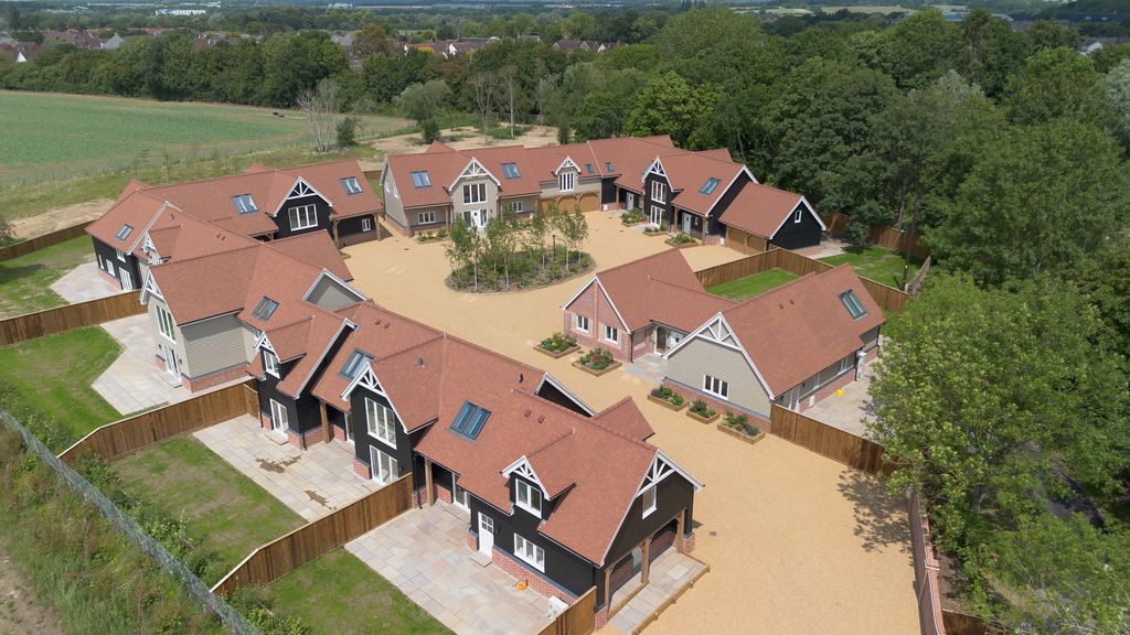 Property photo 2 of 22 9Foxleyd