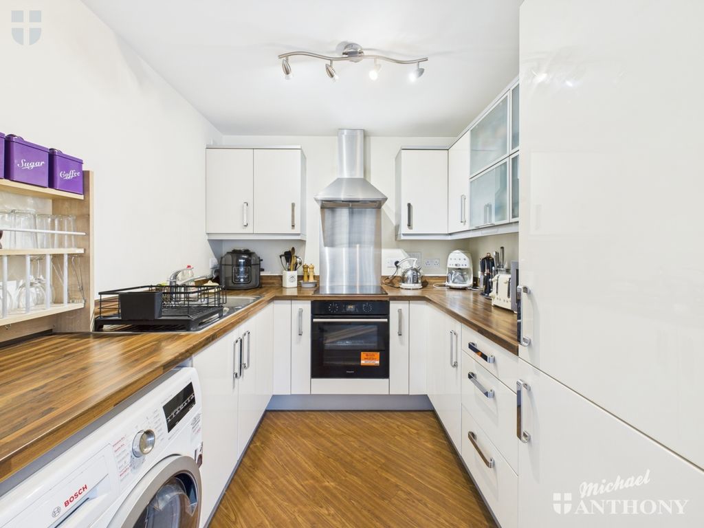 Property photo 3 of 17 Cam03852G0-Pr0209-Still001