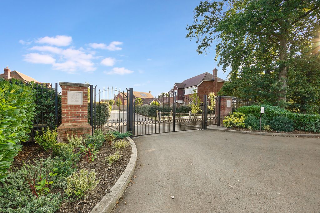 Property photo 2 of 32