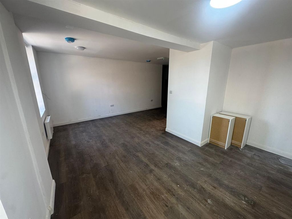 Property photo 1 of 5 Ruislip High St Studio