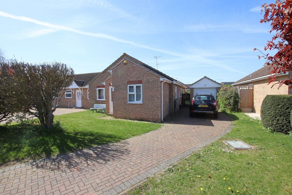 Property photo 1 of 14 Felixstowe Close, Clacton On Sea