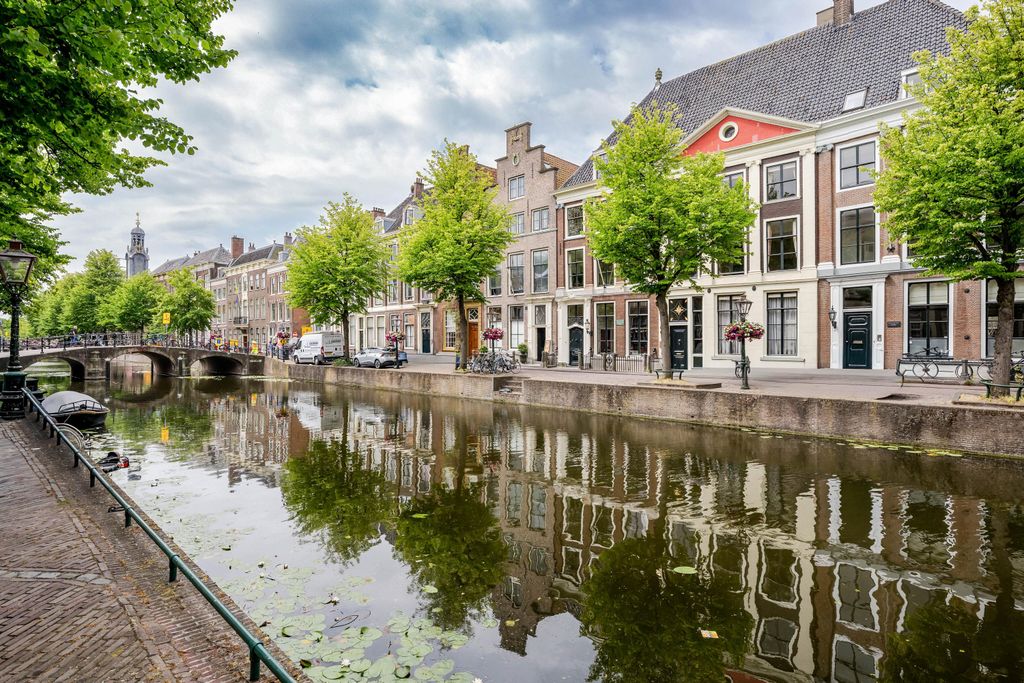 Property photo 2 of 123