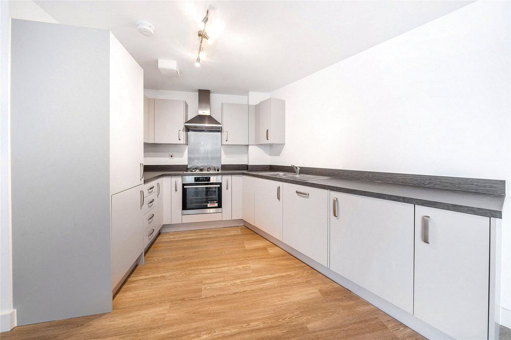Additional image 4 of 2 bed flat for saleArmistice Gardens, Centenary Way, Penzance, Cornwall TR18