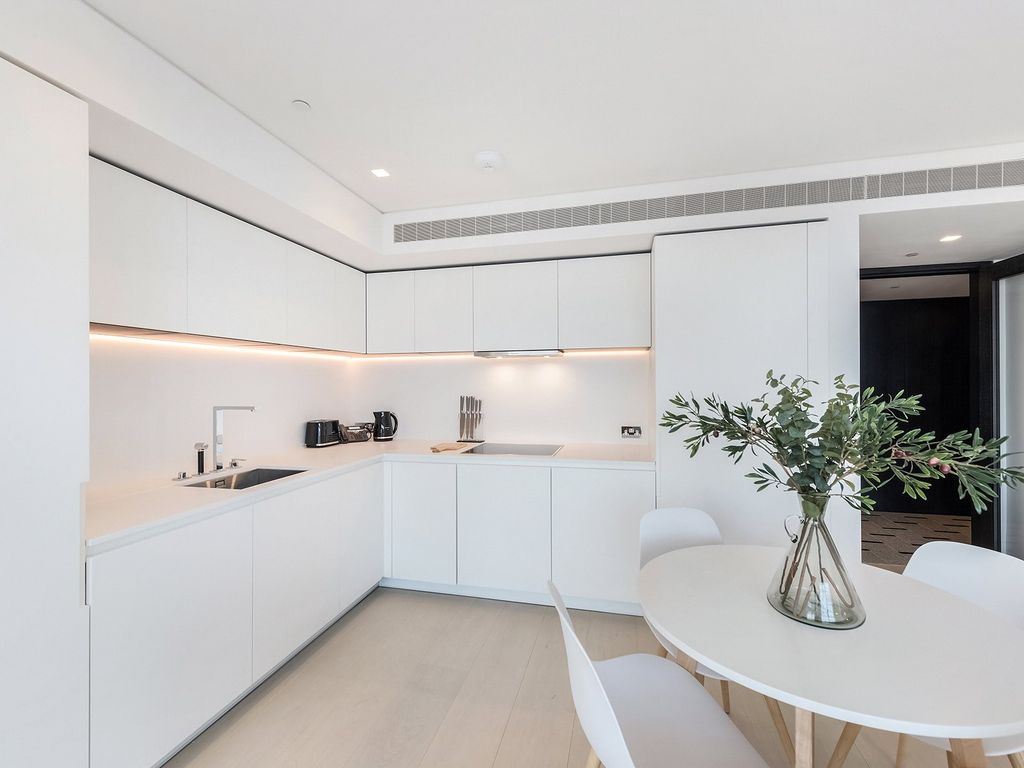 Property photo 2 of 17 Centre Point