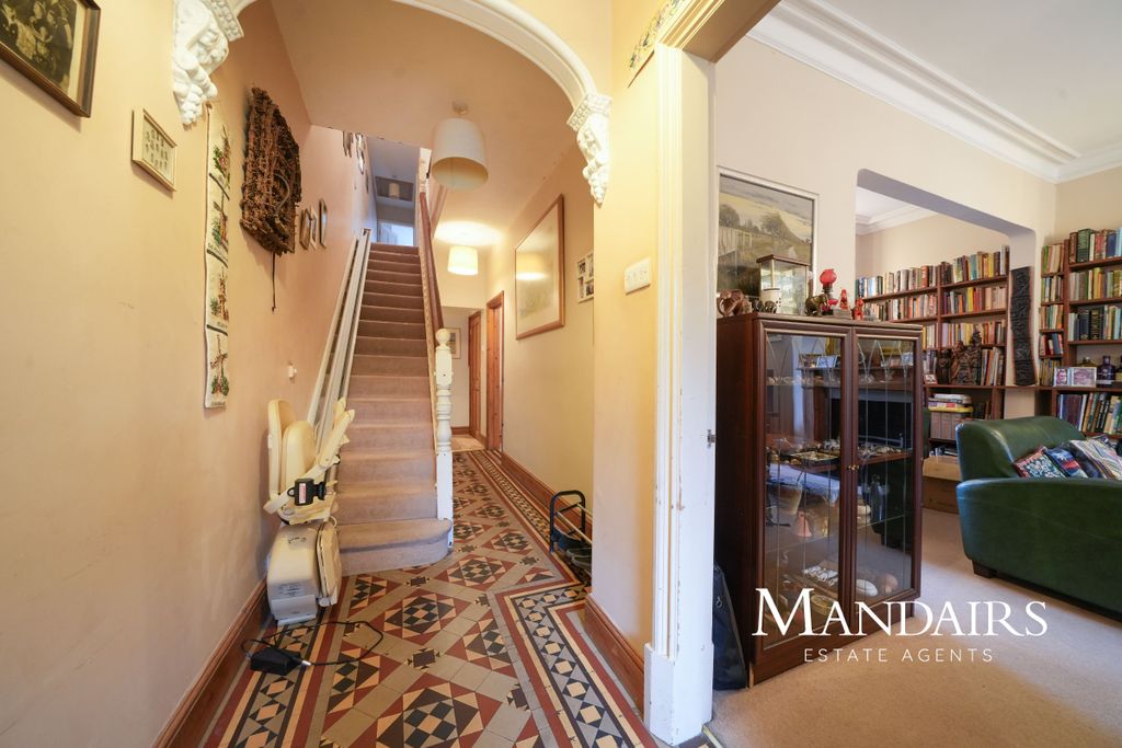 Property photo 2 of 35