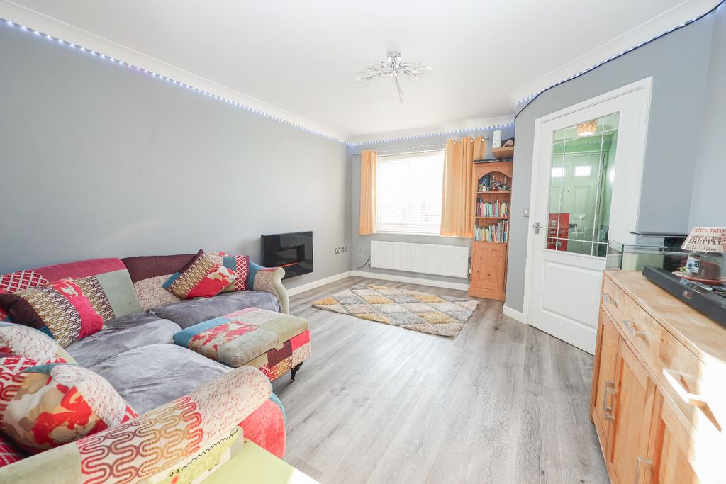 Property photo 3 of 19 4750302