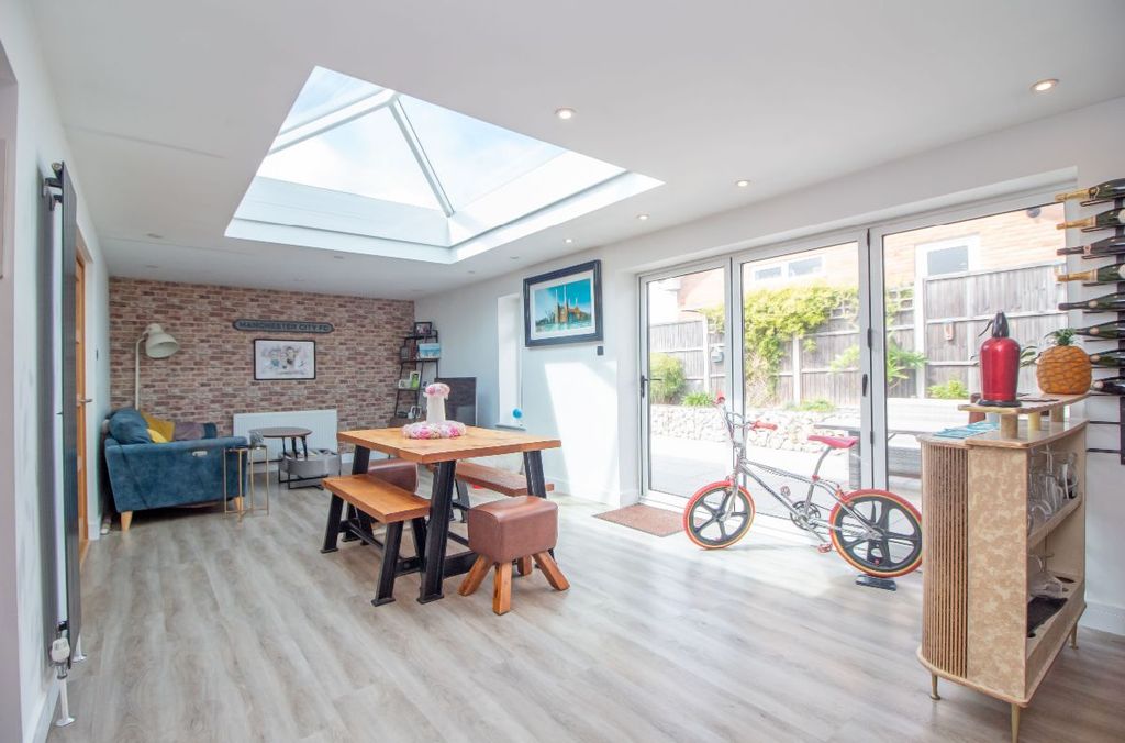 Property photo 2 of 43