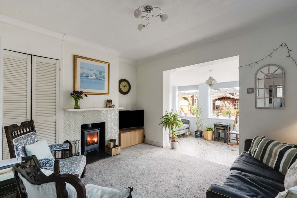 Property photo 3 of 16