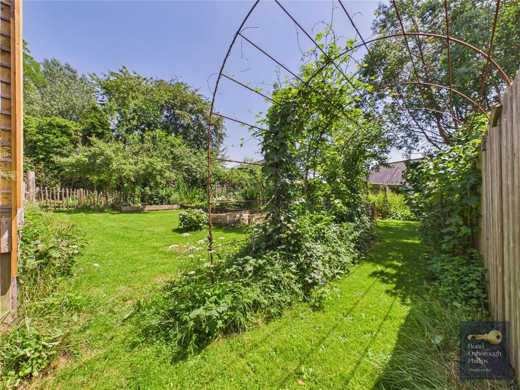 Property photo 2 of 33 Picture No. 37