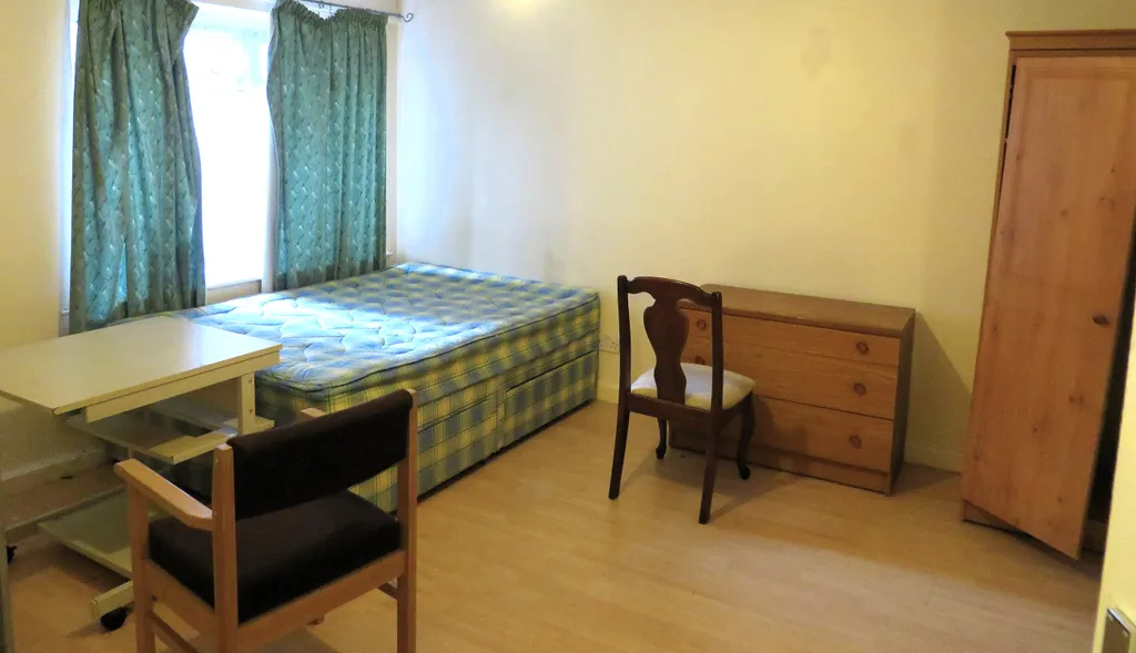House in Cardiff, Grangetown - View 3