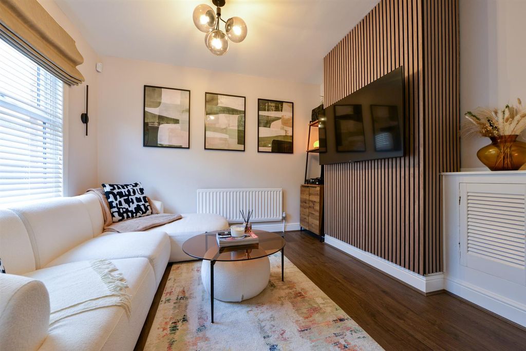 Property photo 1 of 11 Cross Street, Maidstone1.Jpg