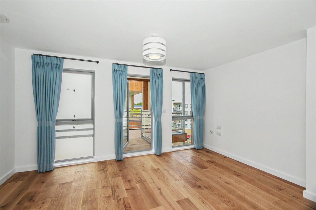 Property photo 3 of 6 Picture No. 14