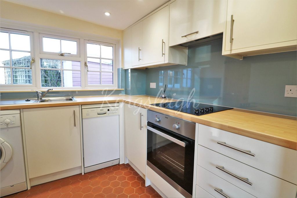 Property photo 3 of 19 Kitchen