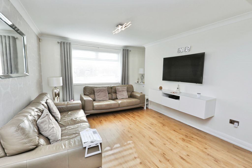 Property photo 2 of 15 Lounge