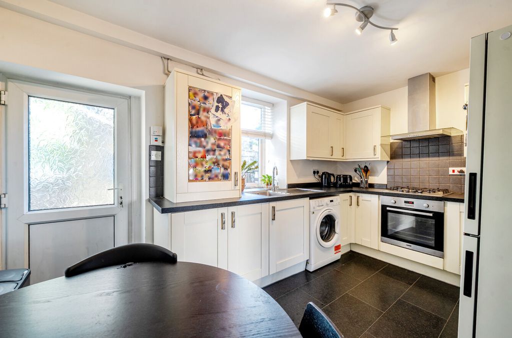 Property photo 3 of 14 1359936-12-68Da55...