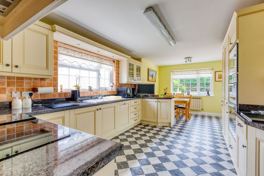 Property photo 2 of 48