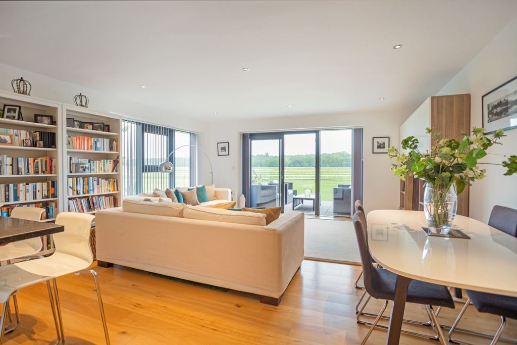 Property photo 2 of 11 1 Cape Cross Hous...
