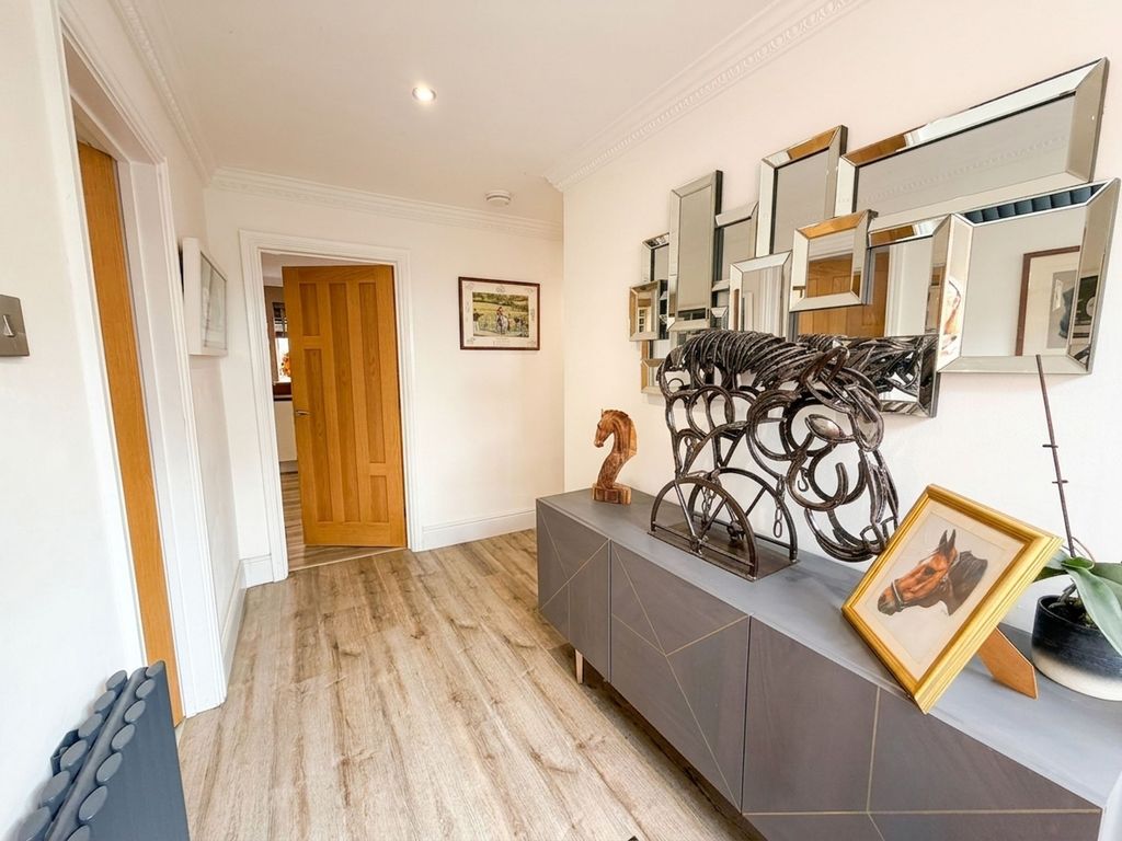 Property photo 2 of 19 Entrance Hall