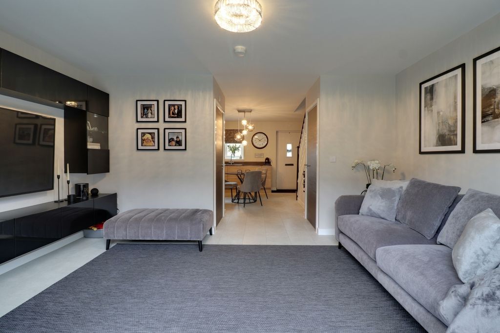 Property photo 3 of 22 Lounge