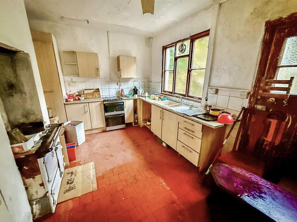 Property photo 3 of 14 Kitchen