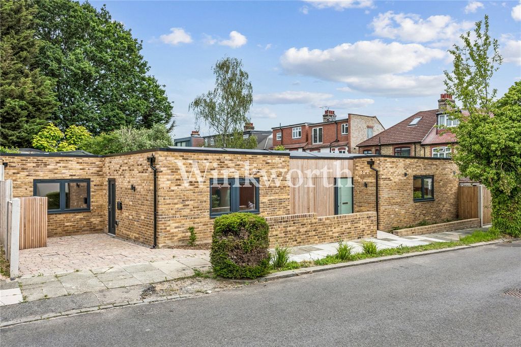 Property photo 2 of 18 Picture No. 23