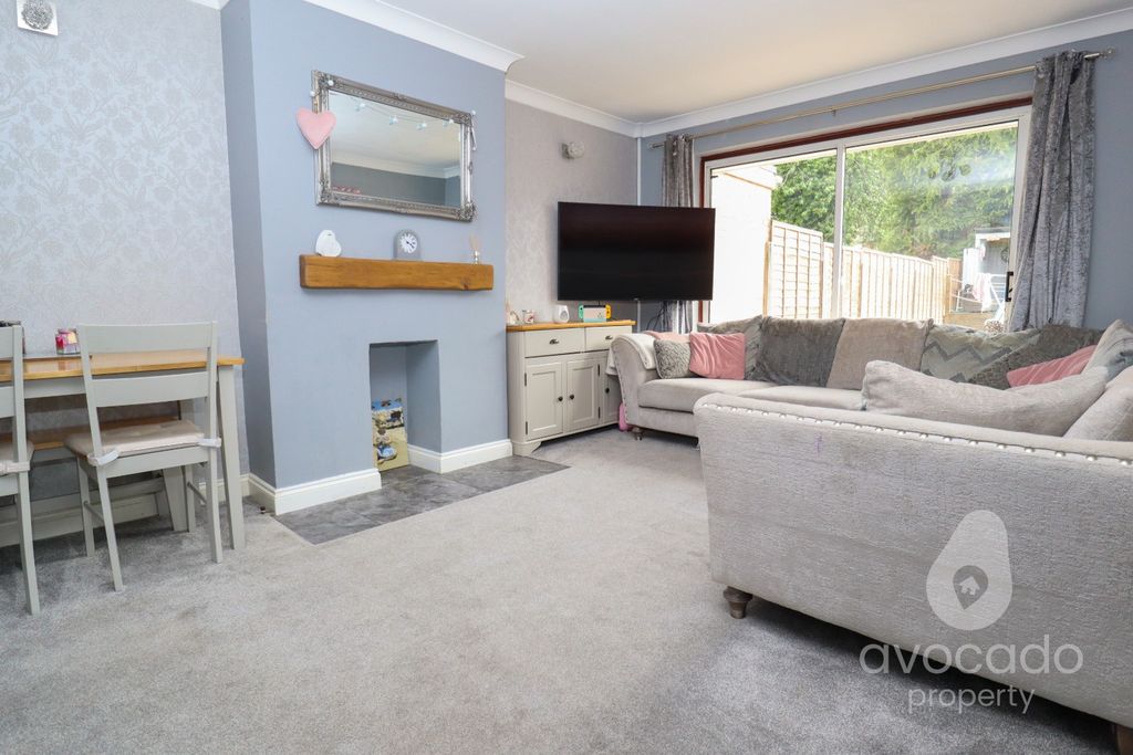 Property photo 2 of 13 5203493