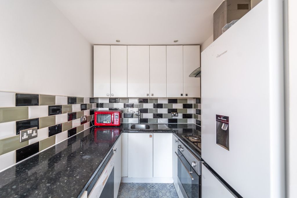 Property photo 3 of 12 Mba04150