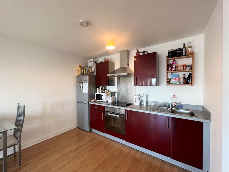 Property photo 1 of 7 Photo 6