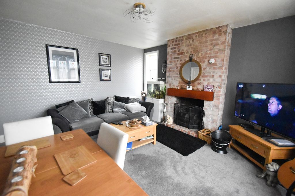 Property photo 2 of 13 Lounge