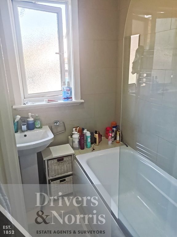 Property photo 3 of 6 Picture No. 12