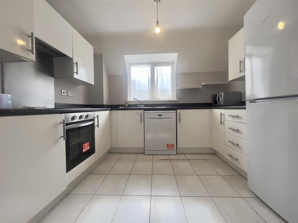 Property photo 2 of 10 Kitchen