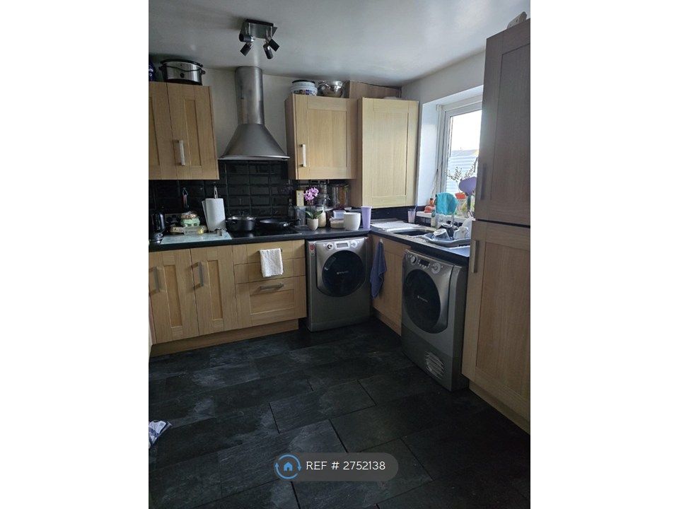 Property photo 2 of 8 Kitchen