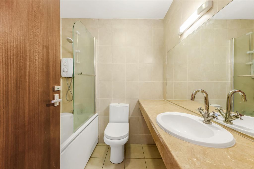 Property photo 1 of 14 8 Bourne Court-1.Jpg