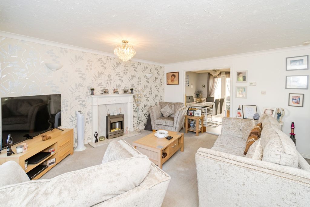 Property photo 3 of 17 Photo