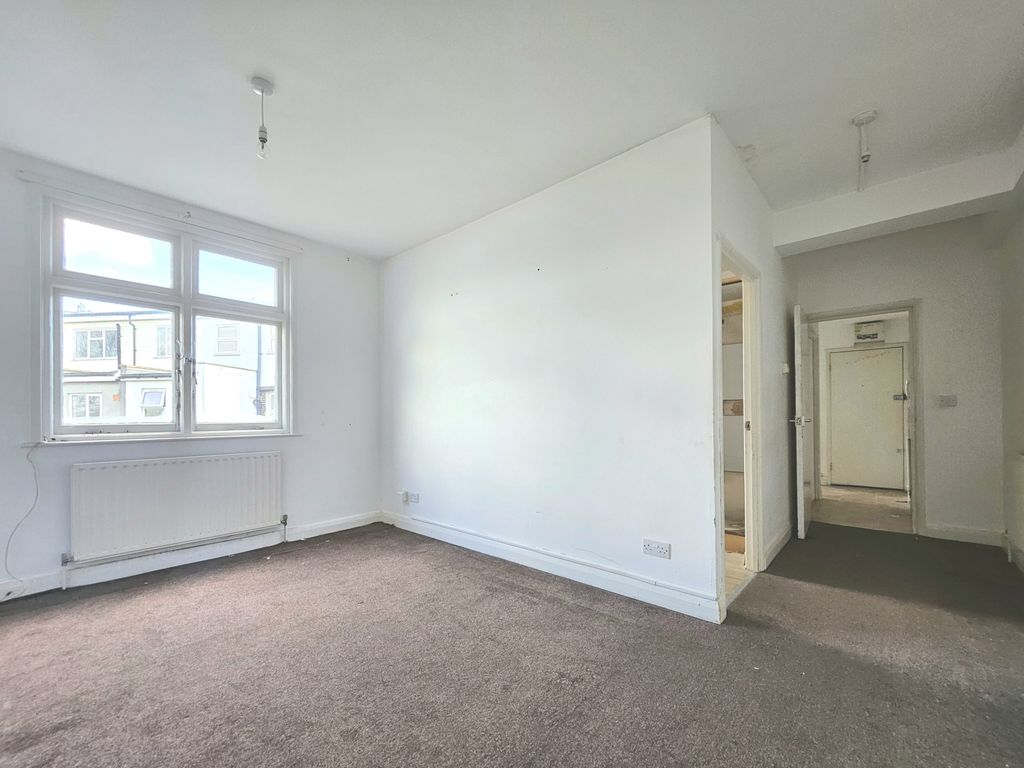 Property photo 1 of 13 Photo 8
