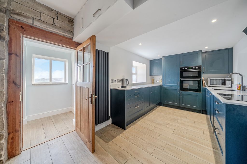 Property photo 2 of 20 Kitchen 2