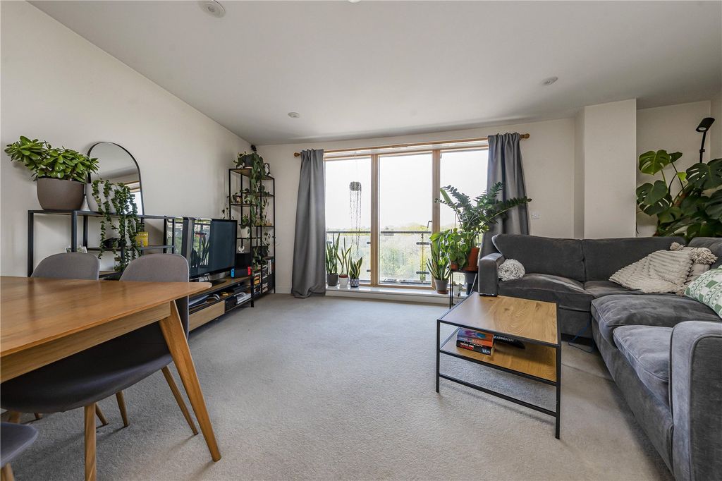 Property photo 2 of 9 Picture No. 18