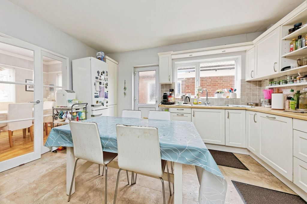 Property photo 3 of 17 Photo