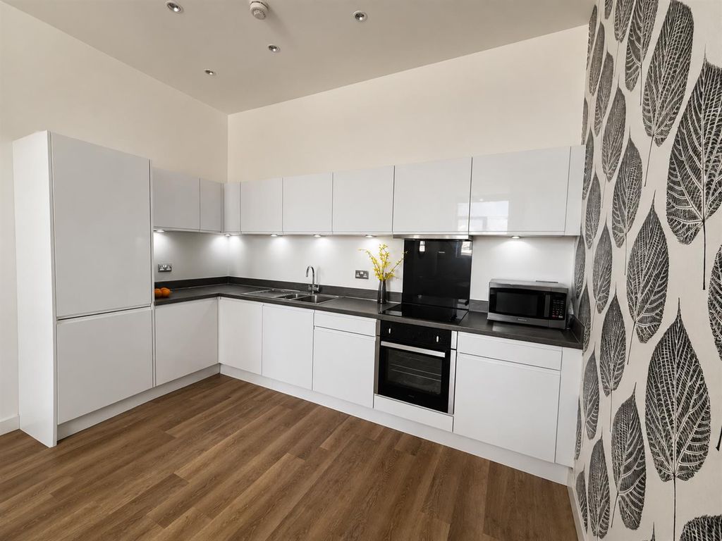 Property photo 1 of 7 Kitchen