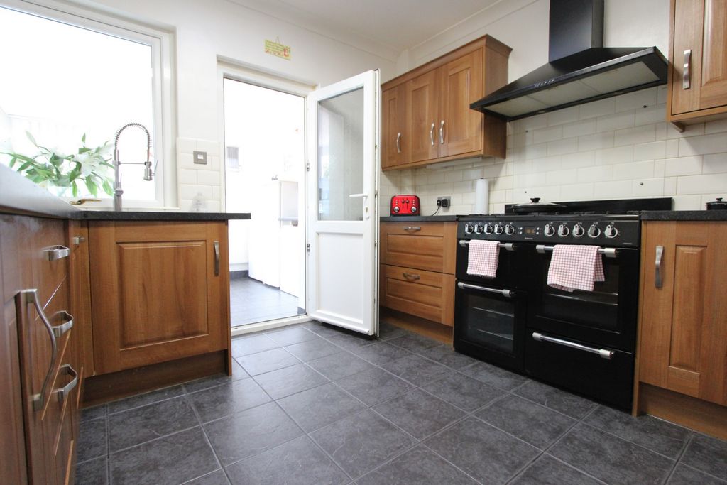 Property photo 3 of 15 Photo 9