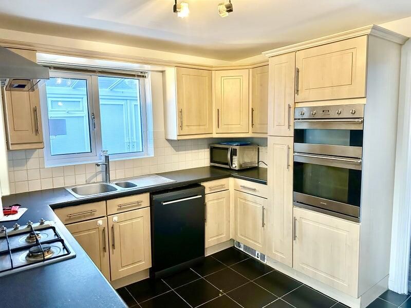 Property photo 2 of 6 Kitchen