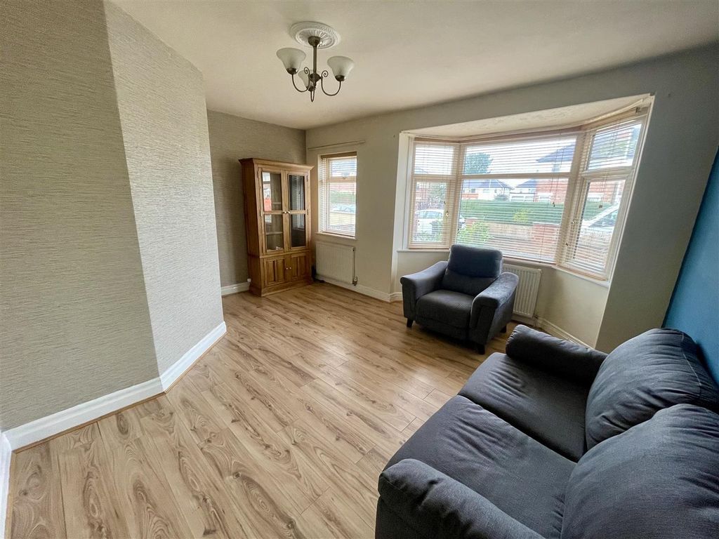 Property photo 2 of 9 Lounge