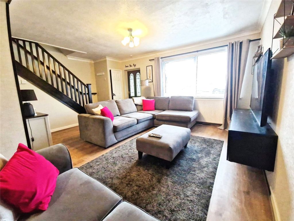 Property photo 3 of 18 Living Room