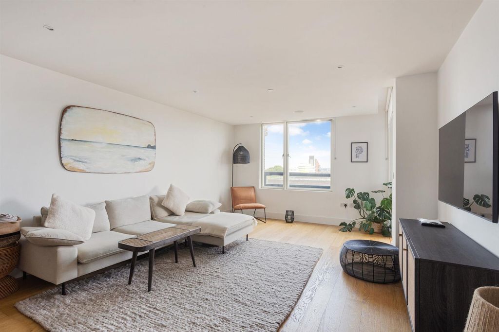 Property photo 2 of 20 Apartment 33, 121 Upper Richmon (3)_Low.Jpg
