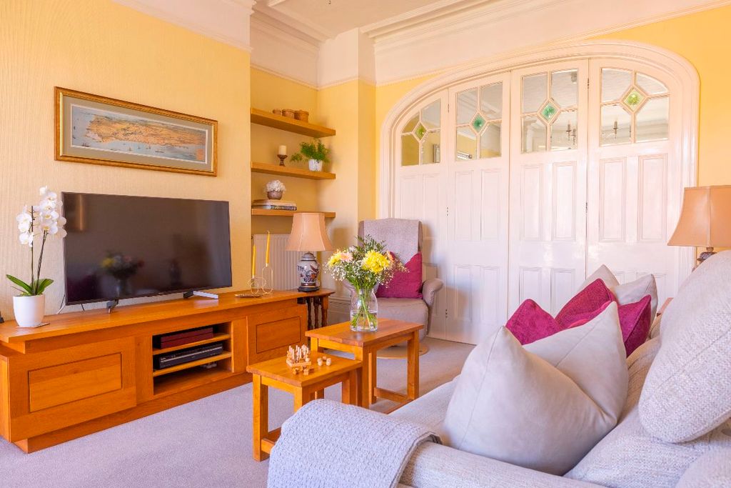 Property photo 3 of 32 Sitting Room