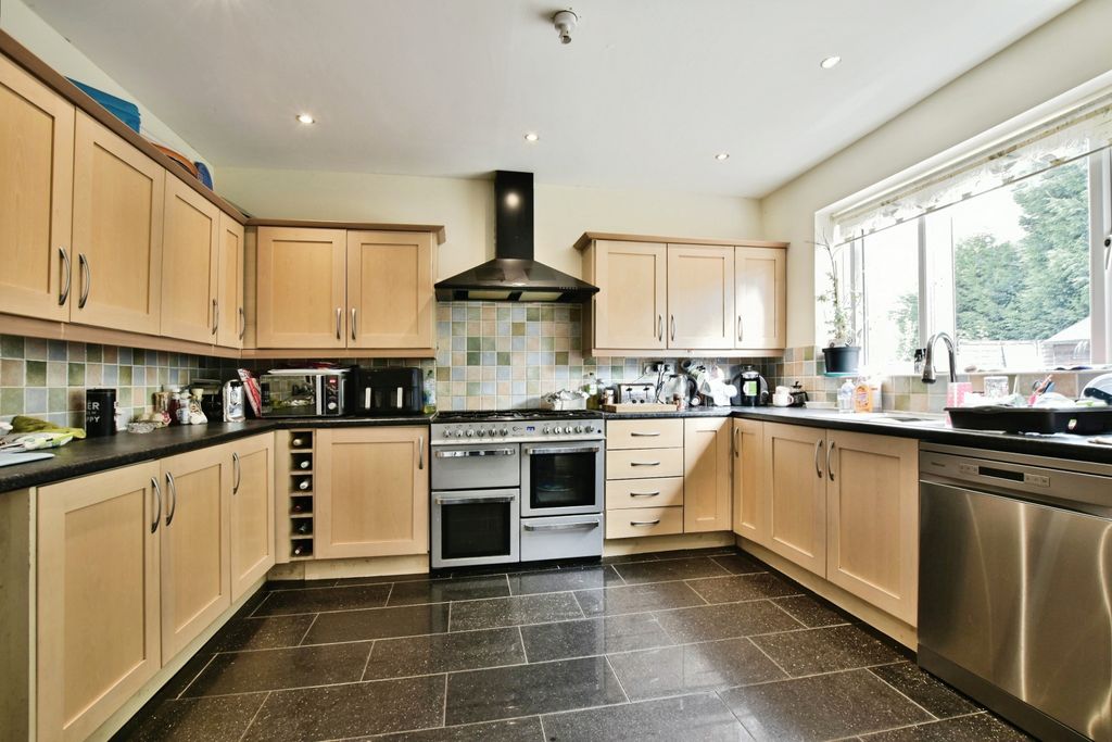 Property photo 3 of 20 Kitchen