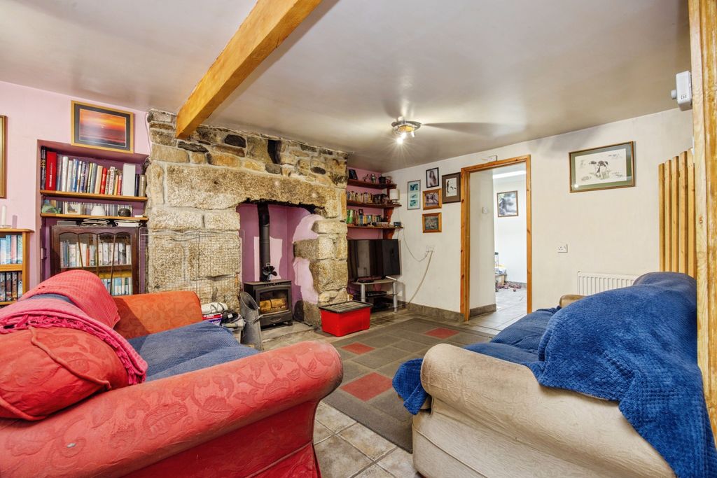 Property photo 2 of 20 Lounge